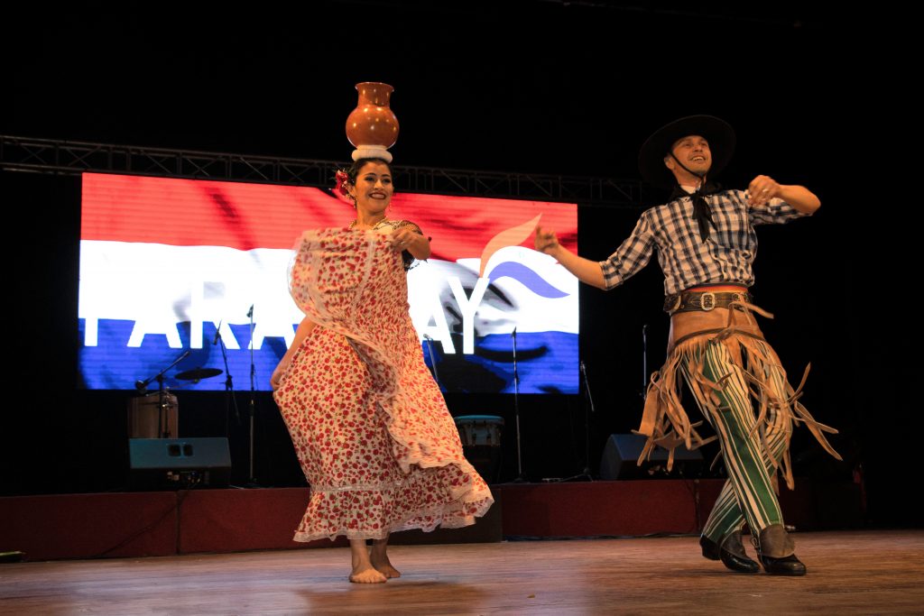 Festival Internacional "La danza integradora de culturas", participación activa del ballet folclórico de la UCB.