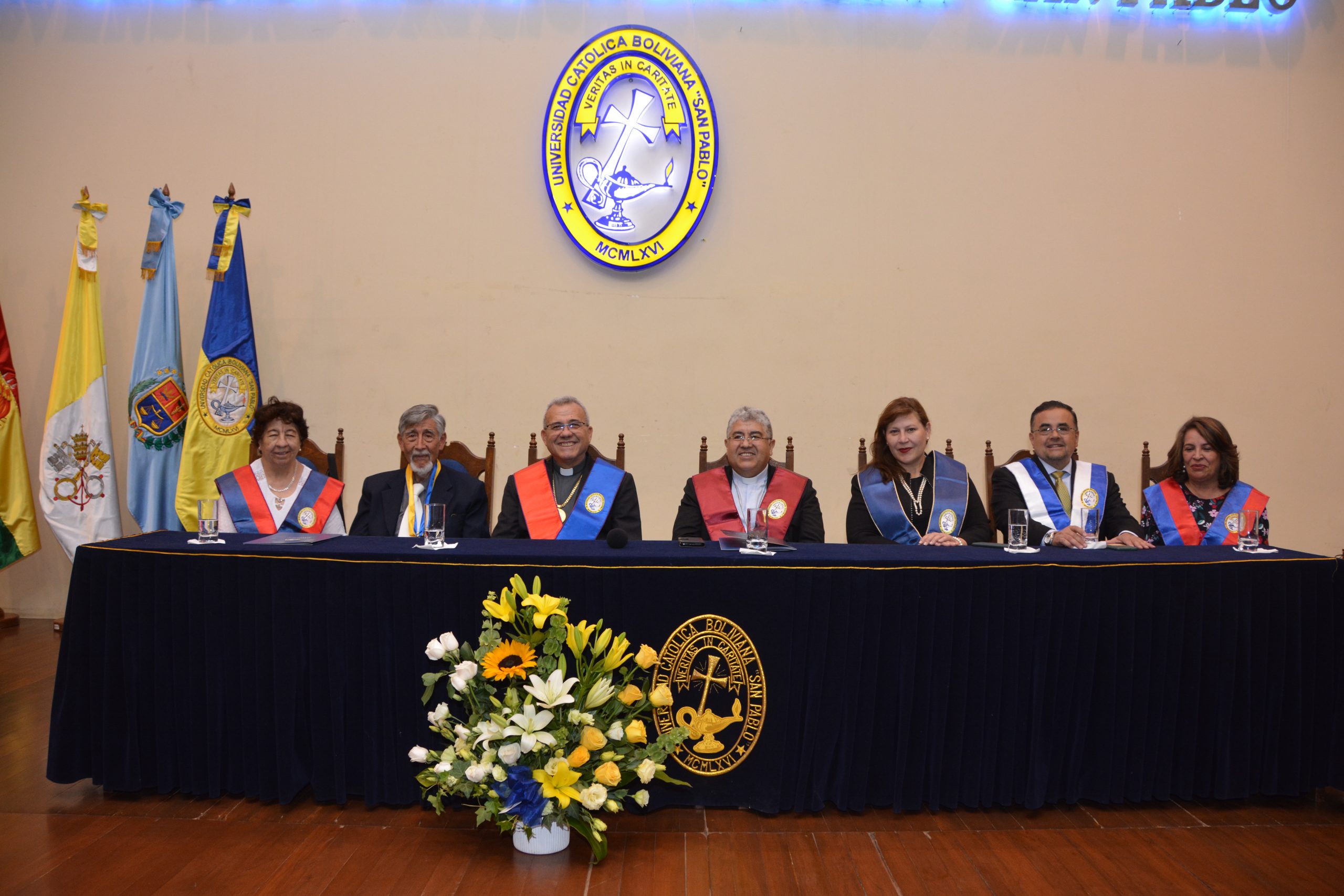 Medalla Doctor Honoris Causa UCB Maestro Villalpando